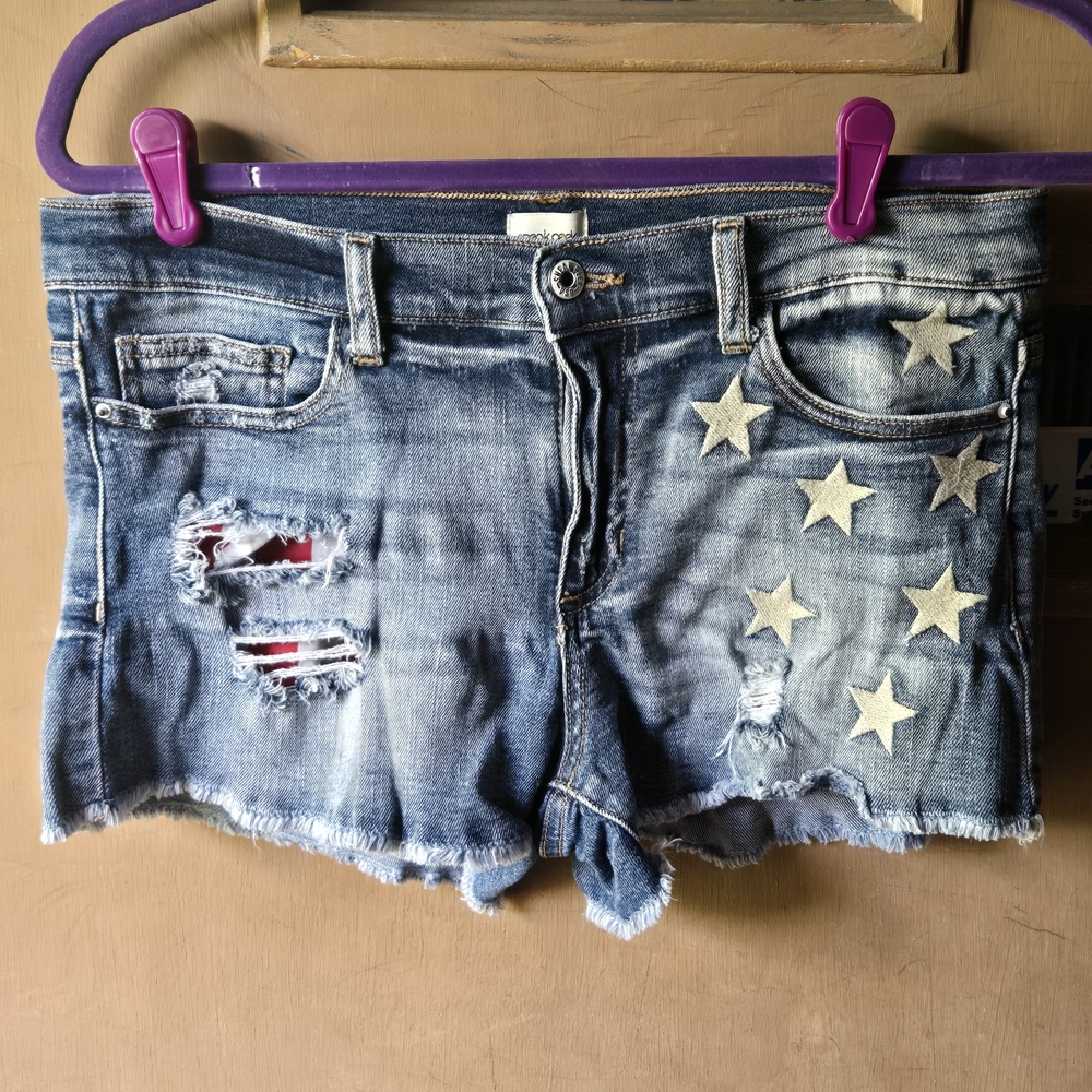 Sneak Peek Mid-rise Denim Shorts with Star Embroidery and Striped Pockets